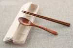 Couverts asiatiques en bois à transport pratique