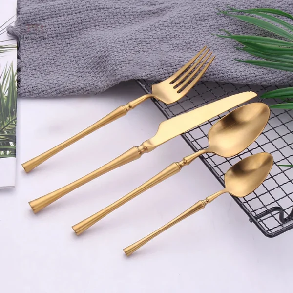 Ensemble de couverts japonais pour table moderne