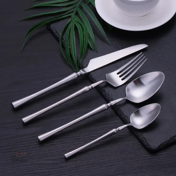 Couvert japonais au design contemporain et pratique