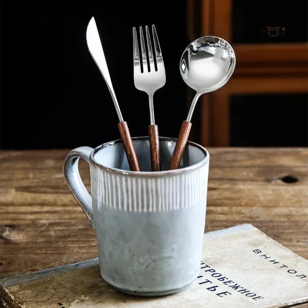 Couverts japonais modernes avec design minimaliste