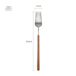 Couverts japonais artisanaux pour repas authentiques