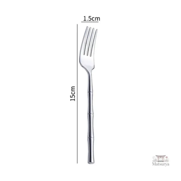 Couverts en inox pour une expérience culinaire japonaise