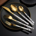 Set de couverts japonais marbrés pour un repas raffiné