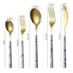 Couverts japonais marbrés, idéal pour la table moderne