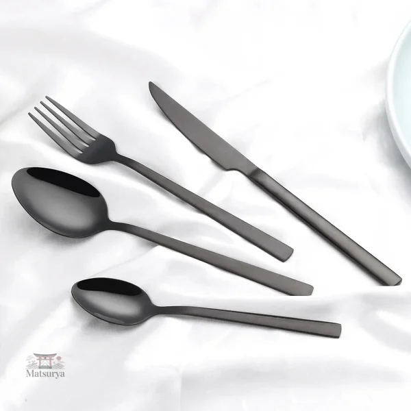 Stylish couverts noirs pour table japonaise