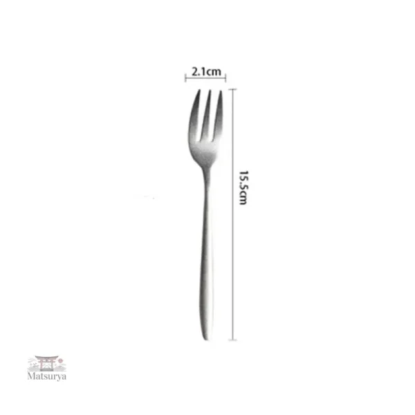Couverts en inox pour une expérience culinaire japonaise