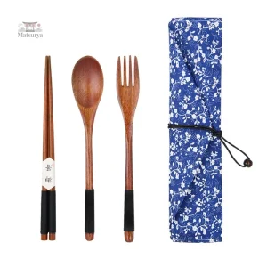 Couverts en bois bleu pour repas nomades