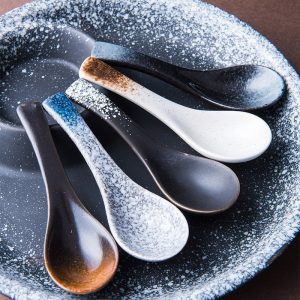 Cuillère à soupe japonaise élégante en céramique