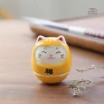 Daruma chat en position assise, design traditionnel