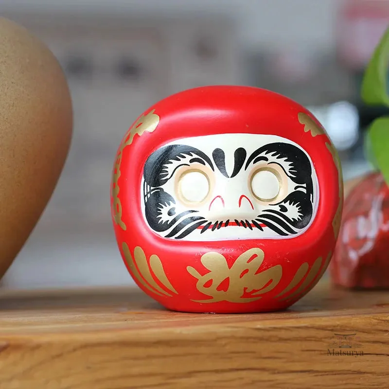 Daruma rouge traditionnel en papier
