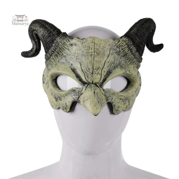 Masque japonais aux traits de diable