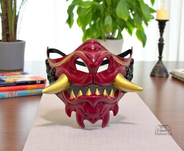 Masque diabolique japonais avec motifs uniques