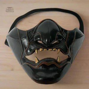 Demi-masque noir en résine