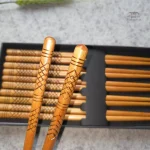 Baguettes japonaises en bois pour repas authentiques