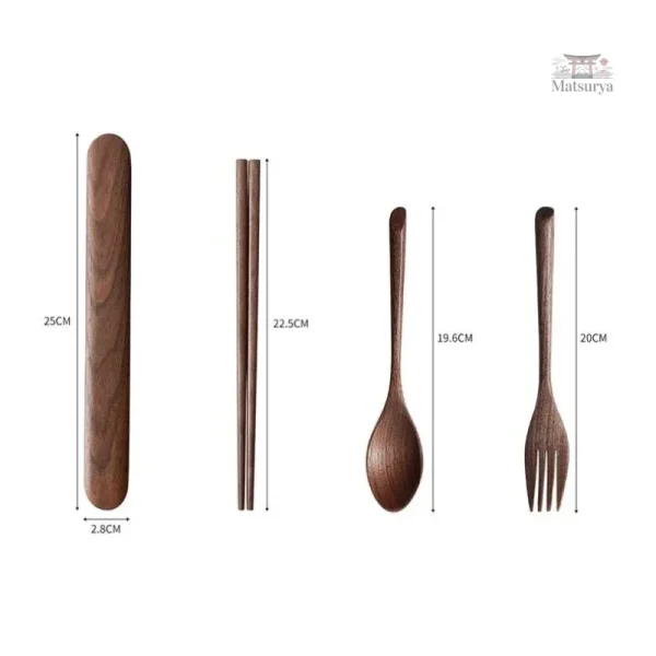 Ensemble de couverts artisanaux en bois