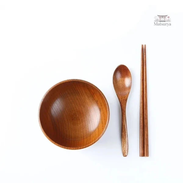 Couverts en bois pour servir la cuisine japonaise