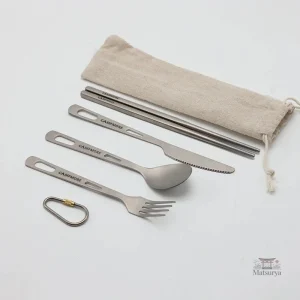 Couverts de camping pratiques pour repas en extérieur