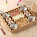 Couverts et pio en céramique pour un repas japonais élégant