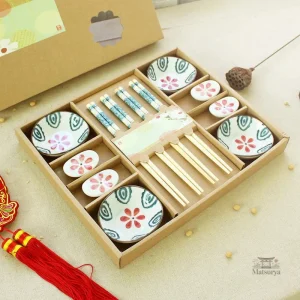 Ensemble vaisselle japonais élégant avec coupelle