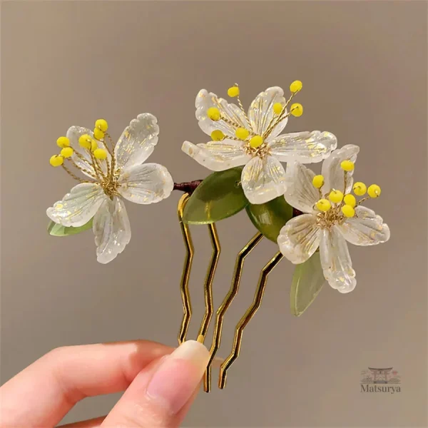 Épingle à cheveux aux motifs floraux délicats