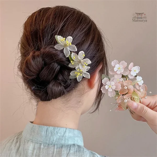 Épingle japonaise avec décor floral