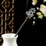 Accessoire de coiffure japonais traditionnel pour un style unique