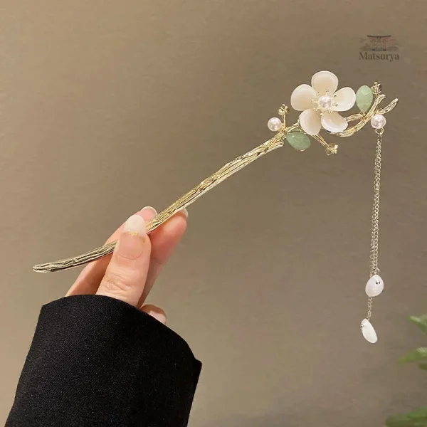 Épingle à cheveux ornementée de breloques japonaises