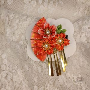 Accessoire de coiffure élégant avec motif floral