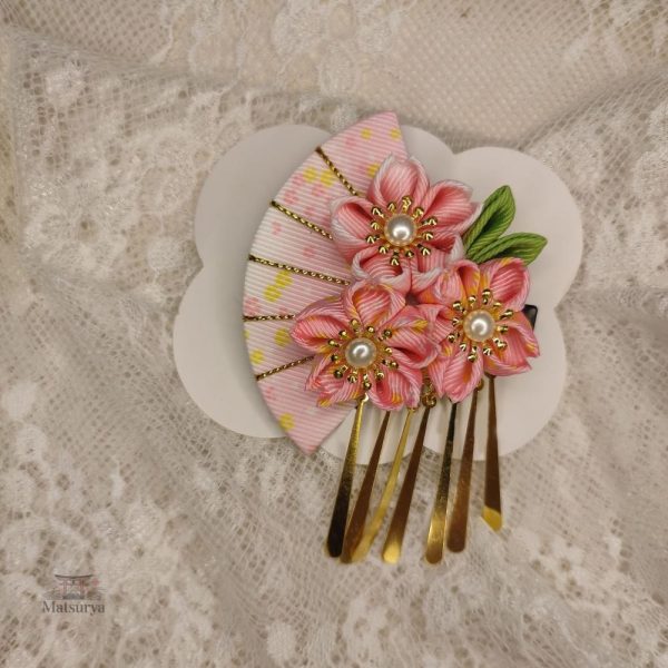 Fleur d'éventail pour embellir les coiffures