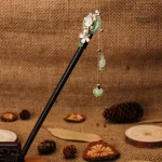 Accessoire de coiffure japonais avec motif floral