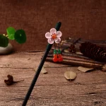 Épingle à cheveux ornée de fleurs japonaises