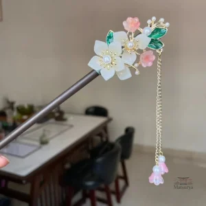 Accessoire cheveux en bois avec pompon élégant pour coiffures