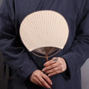 Éventail blanc traditionnel pour un style japonais