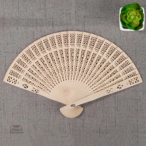 Éventail en bois traditionnel japonais