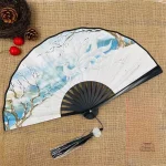 Éventail homme, accessoire pratique et esthétique