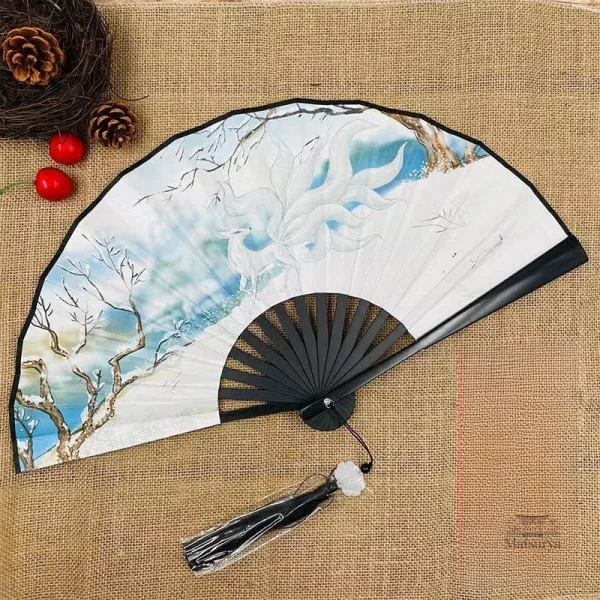 Éventail homme, accessoire pratique et esthétique