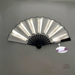 Éventail décoratif japonais lumineux