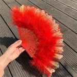 Éventail japonais décoratif avec motifs de plumes