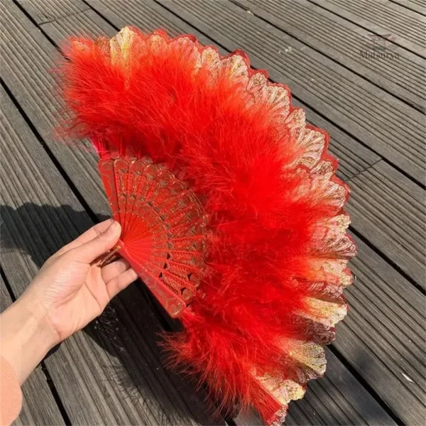 Éventail japonais décoratif avec motifs de plumes
