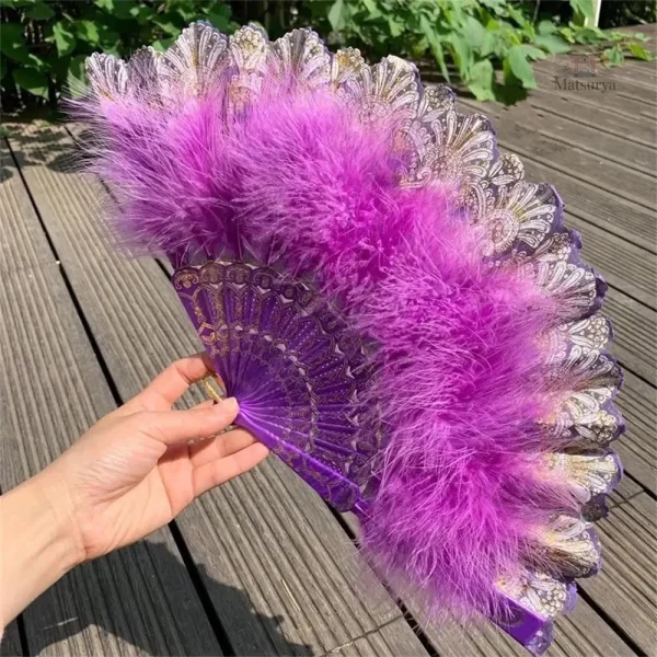 Éventail japonais à plumes, accessoire culturel unique