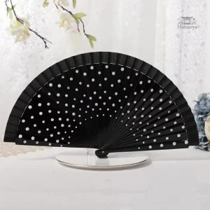 Éventail à pois, design japonais classique