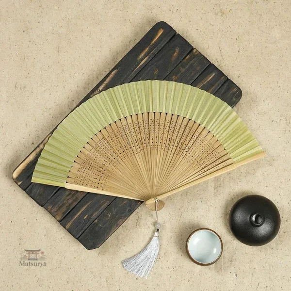 Éventail ancien, charme du Japon authentique