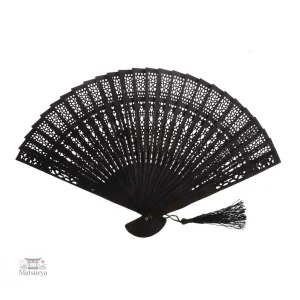 Éventail artisanal japonais avec motifs raffinés