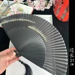 Éventail japonais à motifs