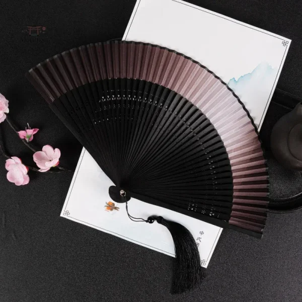 Éventail traditionnel japonais, style contemporain