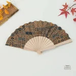 Éventail traditionnel japonais au style boho chic