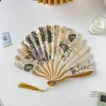 Accessoire de mode : éventail japonais décoratif