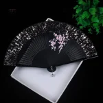 Éventail Japonais raffiné avec motifs traditionnels