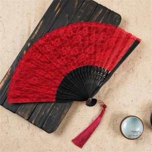 Accessoire traditionnel japonais, éventail en dentelles artisanales