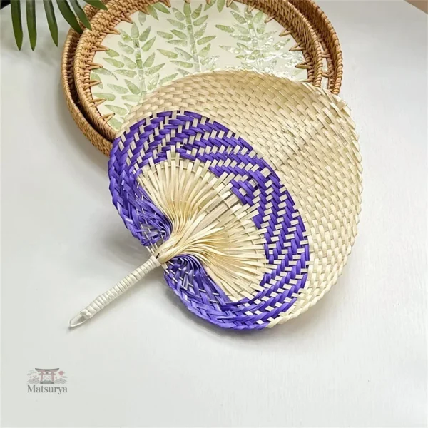 Accessoire japonais en paille, idéal pour l'été
